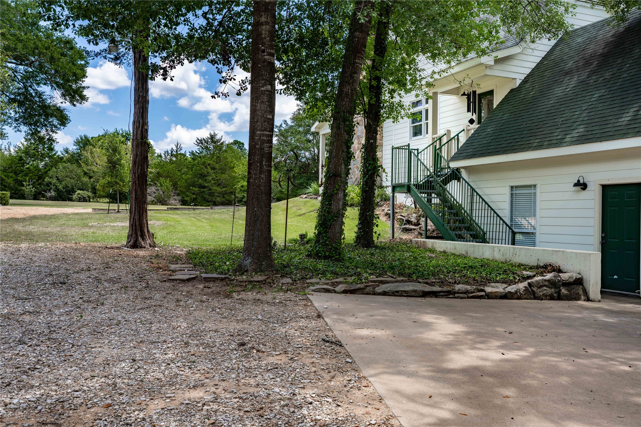533 Bybee Road Round Top, TX 78954 - Photo 25 of 34 Gallery Image 25