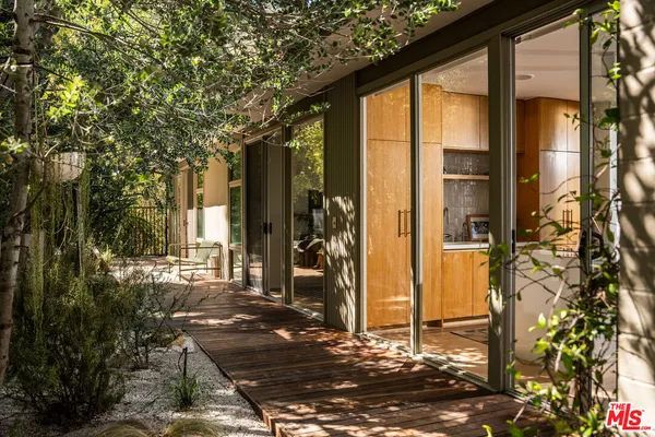 $1,895,000 | 3640 Multiview Drive, Los Angeles, CA 90068