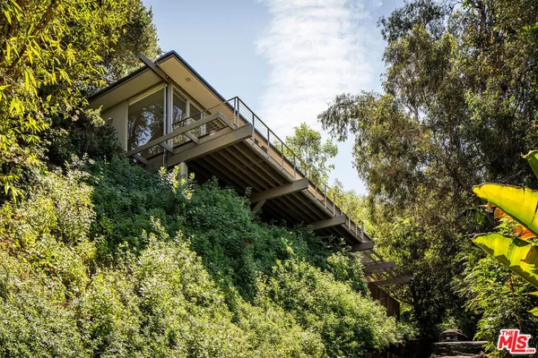 $1,895,000 | 3640 Multiview Drive, Los Angeles, CA 90068