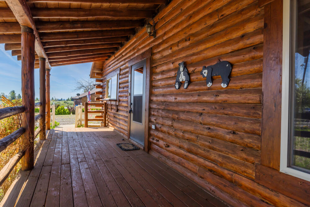 34840 Dawn Loop Chiloquin, OR 97624 - Photo 8 of 91 Front Porch