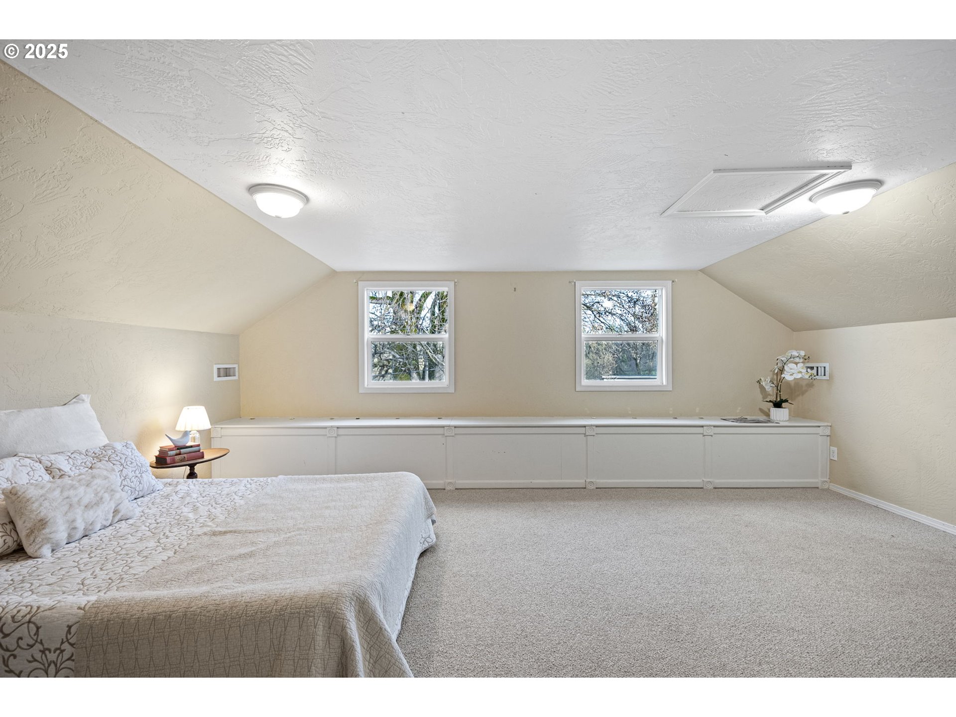 84020 Brown Road Dexter, OR 97431 - Photo 22 of 48 a spacious bedroom with a bed and a window