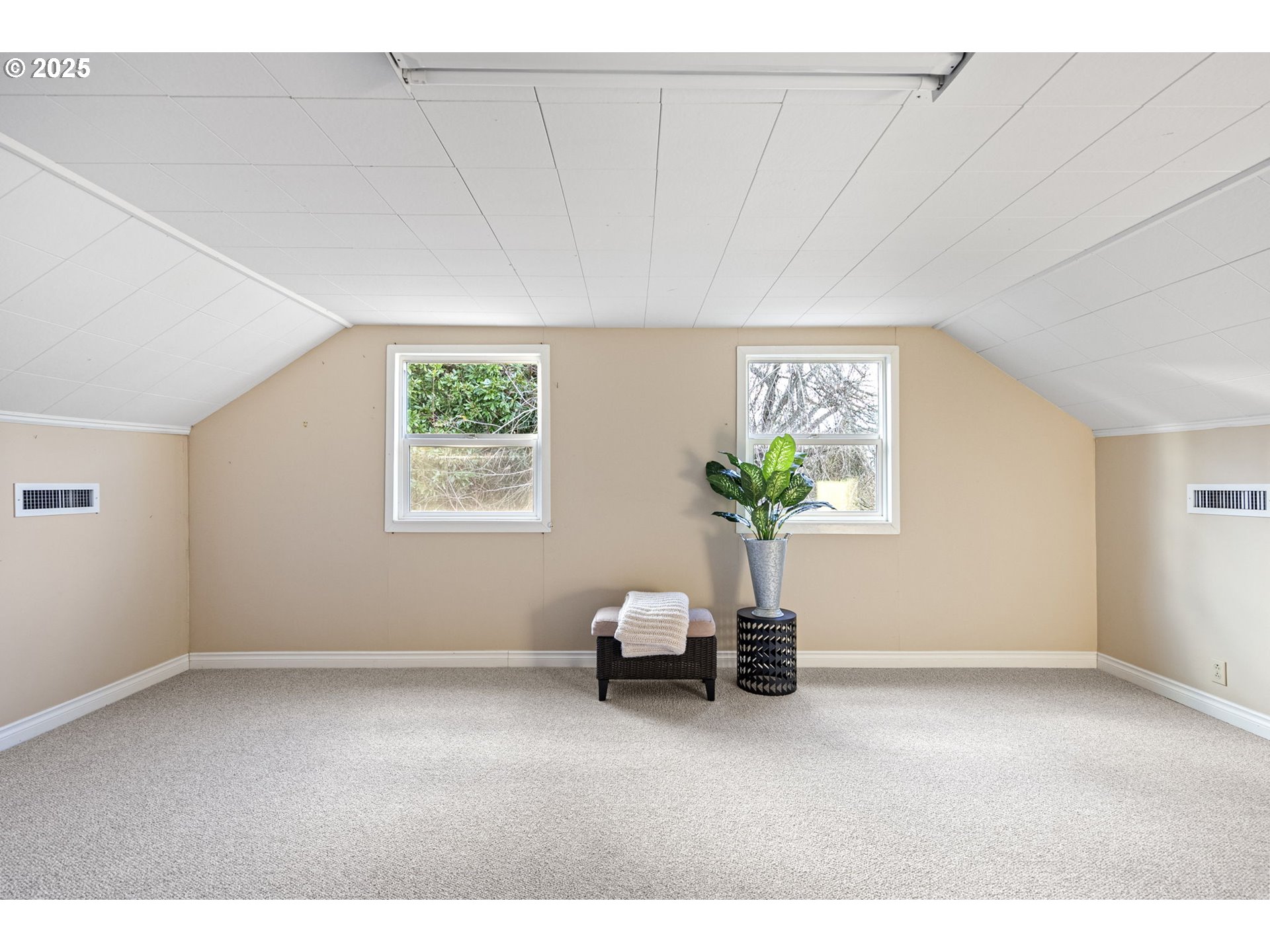 84020 Brown Road Dexter, OR 97431 - Photo 24 of 48 a view of room with window and a potted plant