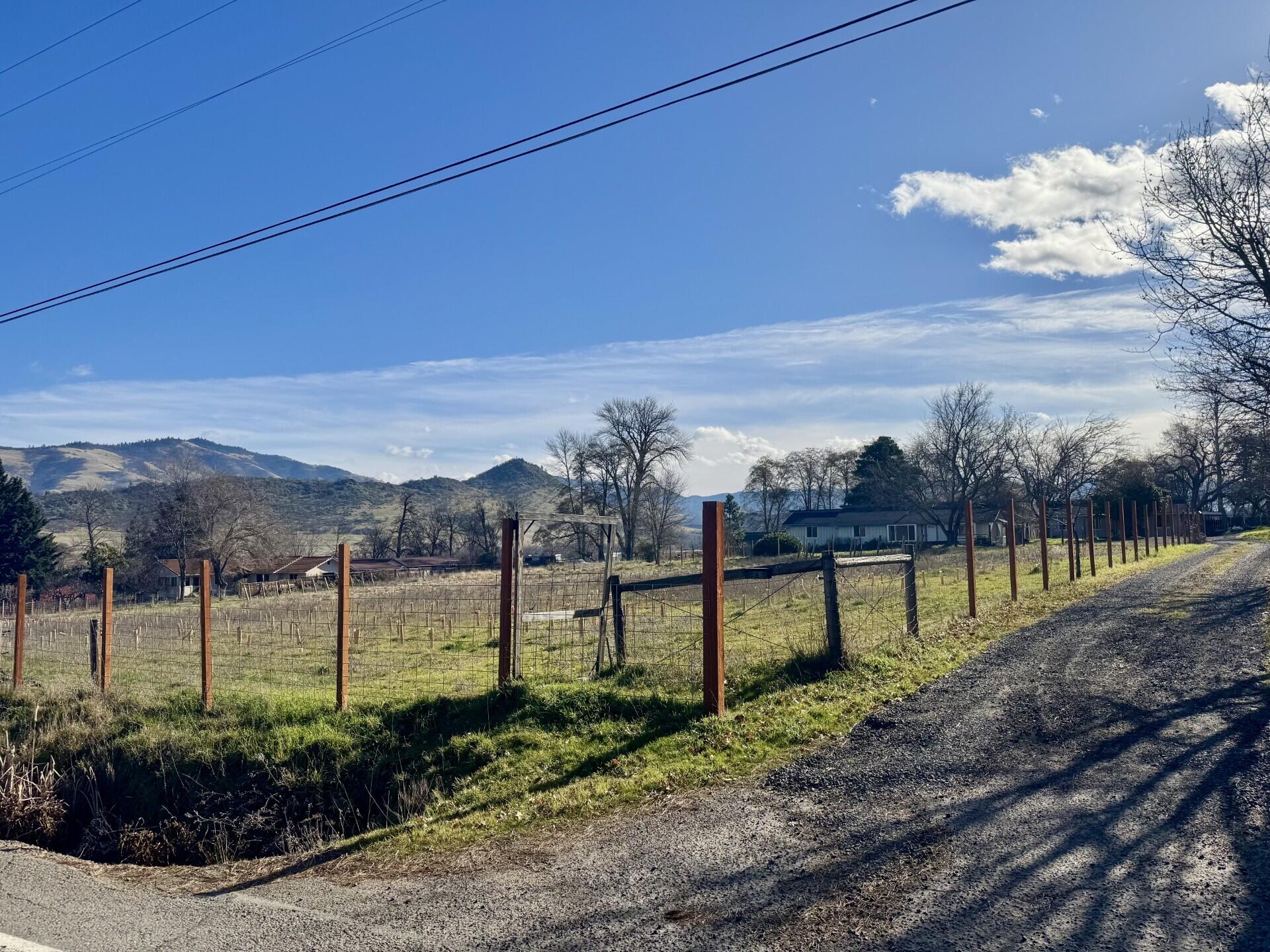 376 Crowson Road Ashland, OR 97520 - Photo 18 of 23 6
