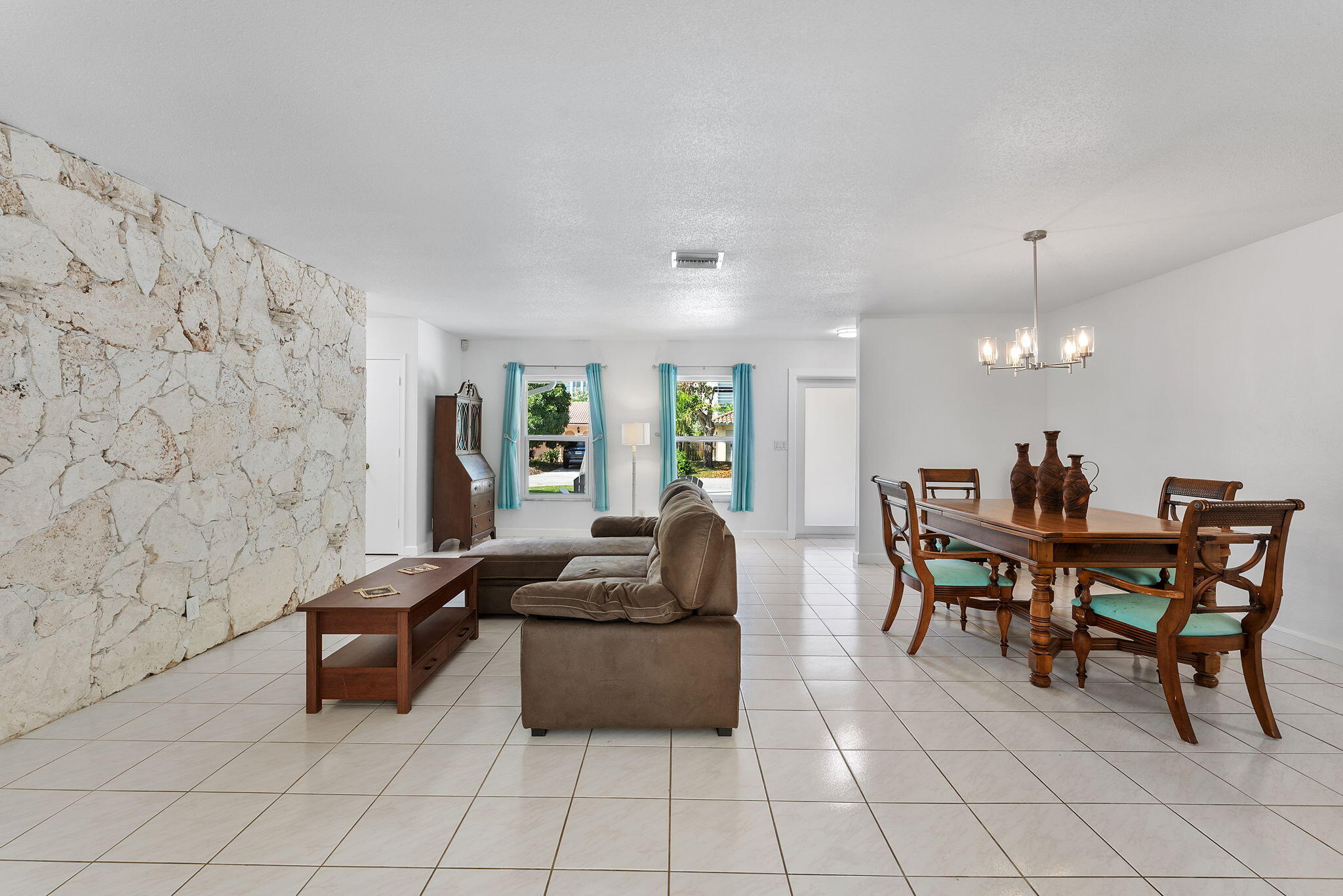 788 Northwest 7th Drive Boca Raton, FL 33486 - Photo 8 of 46 a living room with furniture