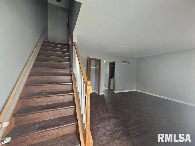 $239,900 | 6104-06 North Frostwood Parkway, Peoria, IL 61615