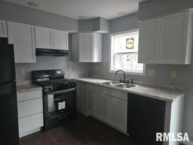 $239,900 | 6104-06 North Frostwood Parkway, Peoria, IL 61615