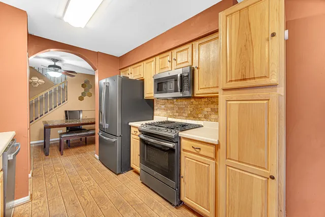 $279,900 | 2967 Impressions Drive, Lake In The Hills, IL 60156