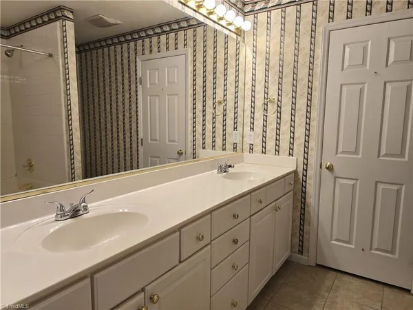 $1,800 | 7532 Riverside Court, Clemmons, NC 27012