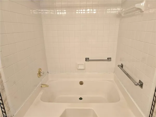 $1,800 | 7532 Riverside Court, Clemmons, NC 27012