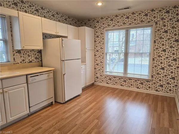 $1,800 | 7532 Riverside Court, Clemmons, NC 27012