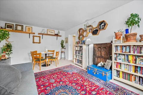 $199,000 | 9 Bryant Crescent, Unit 2F, White Plains, NY 10605