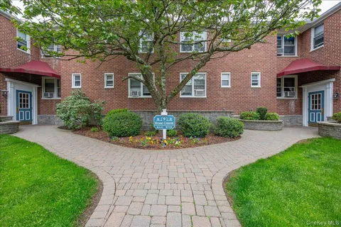 $199,000 | 9 Bryant Crescent, Unit 2F, White Plains, NY 10605