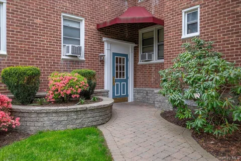 $199,000 | 9 Bryant Crescent, Unit 2F, White Plains, NY 10605