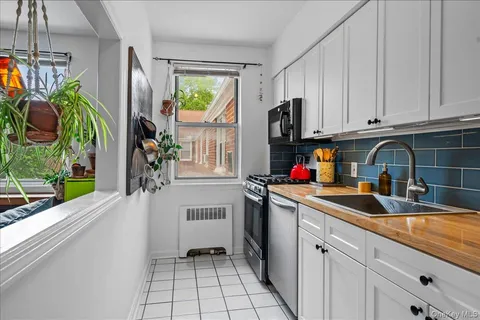 $199,000 | 9 Bryant Crescent, Unit 2F, White Plains, NY 10605