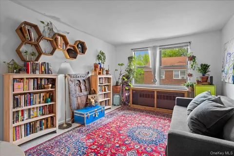 $199,000 | 9 Bryant Crescent, Unit 2F, White Plains, NY 10605
