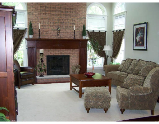 23 High Ridge Circle Franklin, MA 02038 - Photo 4 of 29 Gallery Image 4