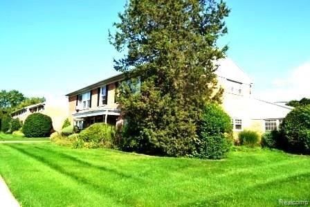 2810 West 13 Mile Road Royal Oak, MI 48073 - Photo 2 of 16