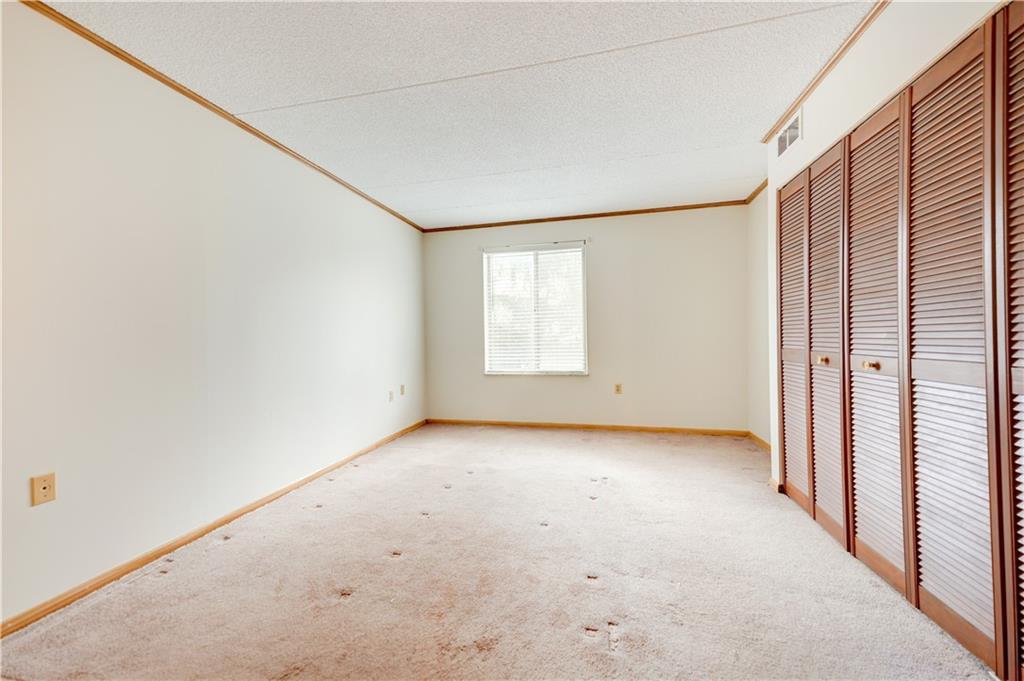 2160 Greentree Road, Unit 401W Pittsburgh, PA 15220 - Photo 11 of 23 an empty room with windows and closet