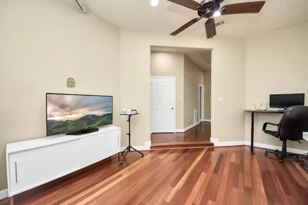 $279,999 | 10342 Solitaire Circle, Houston, TX 77070