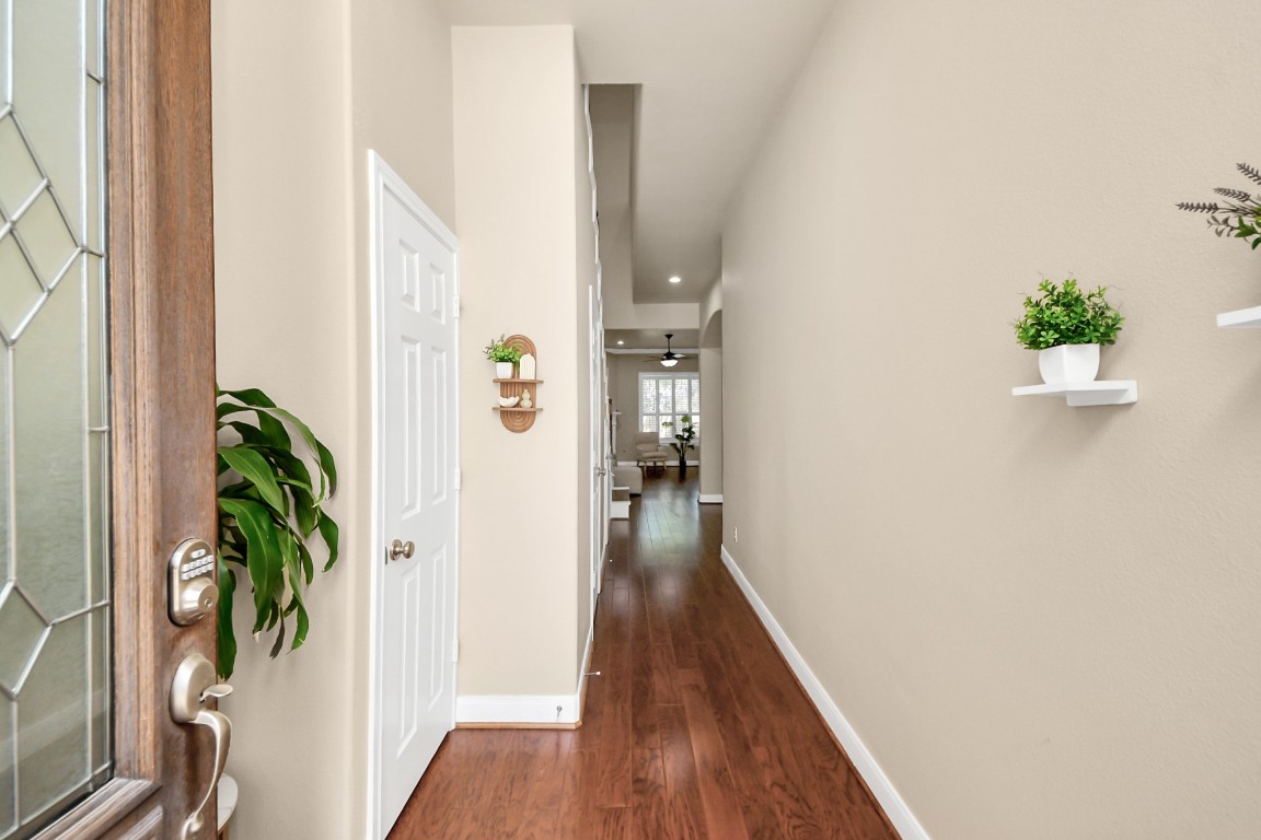 10342 Solitaire Circle Houston, TX 77070 - Photo 4 of 28