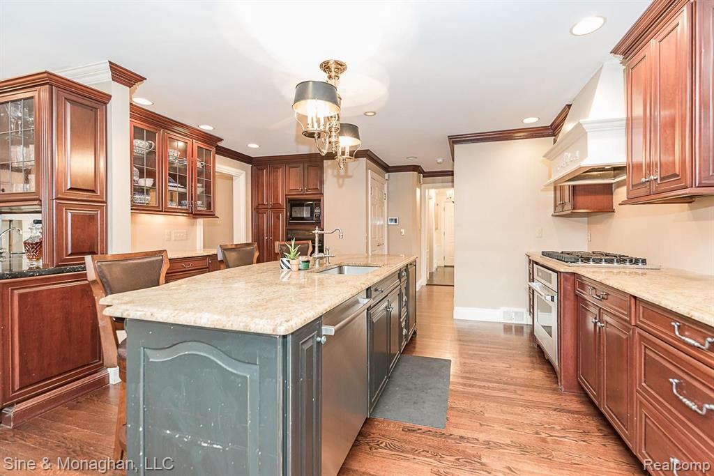 251 Moran Road Grosse Pointe Farms, MI 48236 - Photo 12 of 47