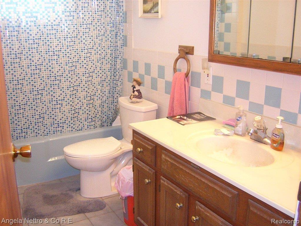10880 Judd Road Willis, MI 48191 - Photo 17 of 23 MAIN BATH