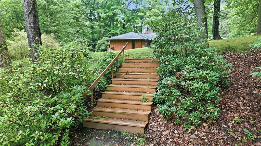 801 Koonce Road Hermitage, PA 16148 - Photo 11 of 35 Stairway to the house from the rear lot.