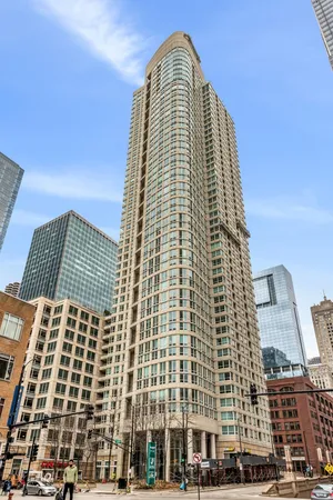$3,950 | 345 North LaSalle Drive, Unit 701, Chicago, IL 60654
