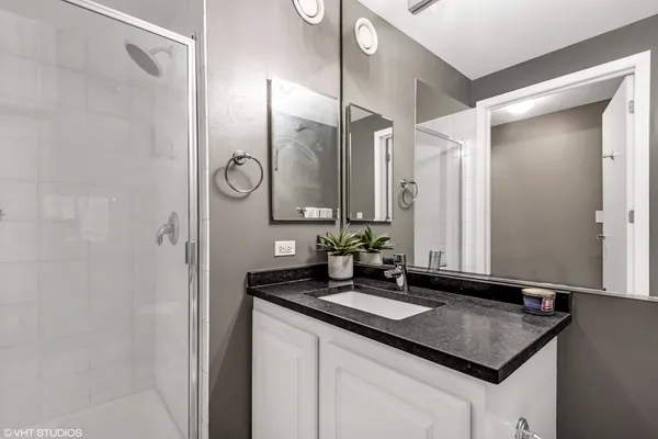 $3,950 | 345 North LaSalle Drive, Unit 701, Chicago, IL 60654