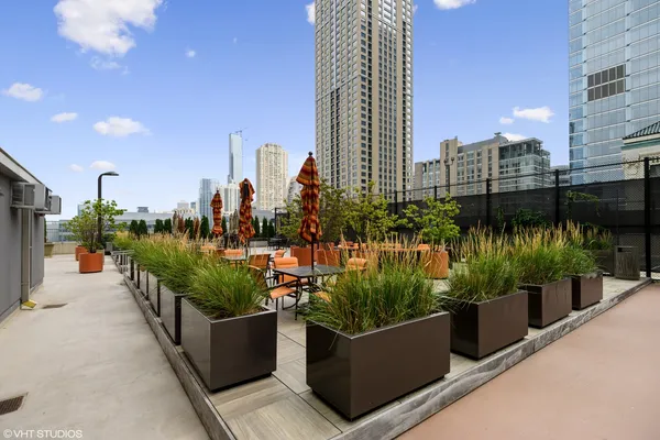 $3,950 | 345 North LaSalle Drive, Unit 701, Chicago, IL 60654