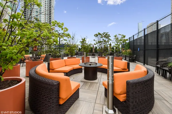 $3,950 | 345 North LaSalle Drive, Unit 701, Chicago, IL 60654