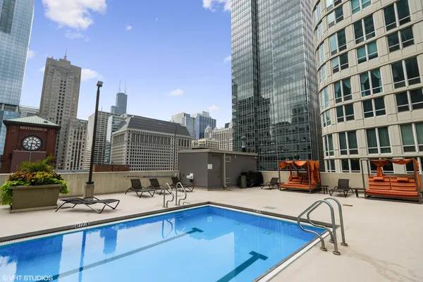 $3,950 | 345 North LaSalle Drive, Unit 701, Chicago, IL 60654