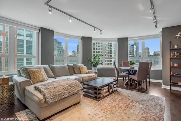 $3,950 | 345 North LaSalle Drive, Unit 701, Chicago, IL 60654