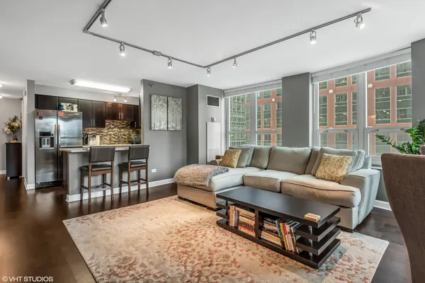 $3,950 | 345 North LaSalle Drive, Unit 701, Chicago, IL 60654