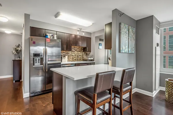 $3,950 | 345 North LaSalle Drive, Unit 701, Chicago, IL 60654
