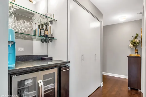 $3,950 | 345 North LaSalle Drive, Unit 701, Chicago, IL 60654