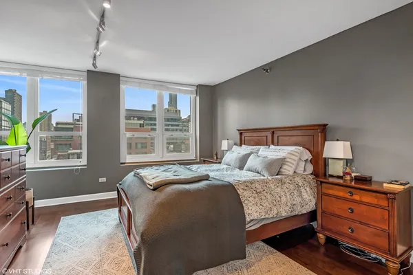 $3,950 | 345 North LaSalle Drive, Unit 701, Chicago, IL 60654