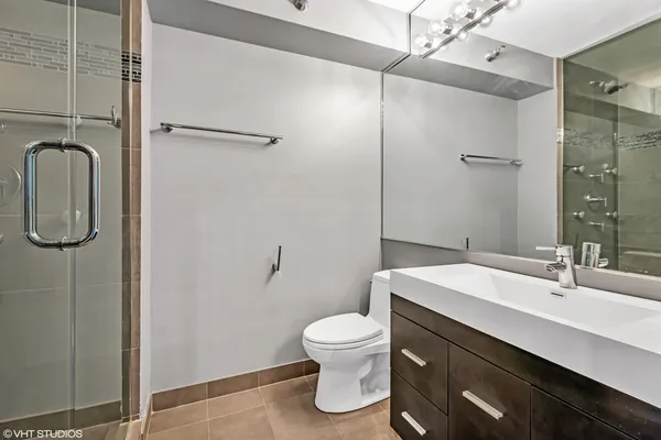 $3,950 | 345 North LaSalle Drive, Unit 701, Chicago, IL 60654
