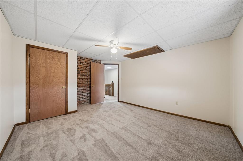 504 Fair Oaks Street McKees Rocks, PA 15136 - Photo 20 of 35 an empty room with closet and windows