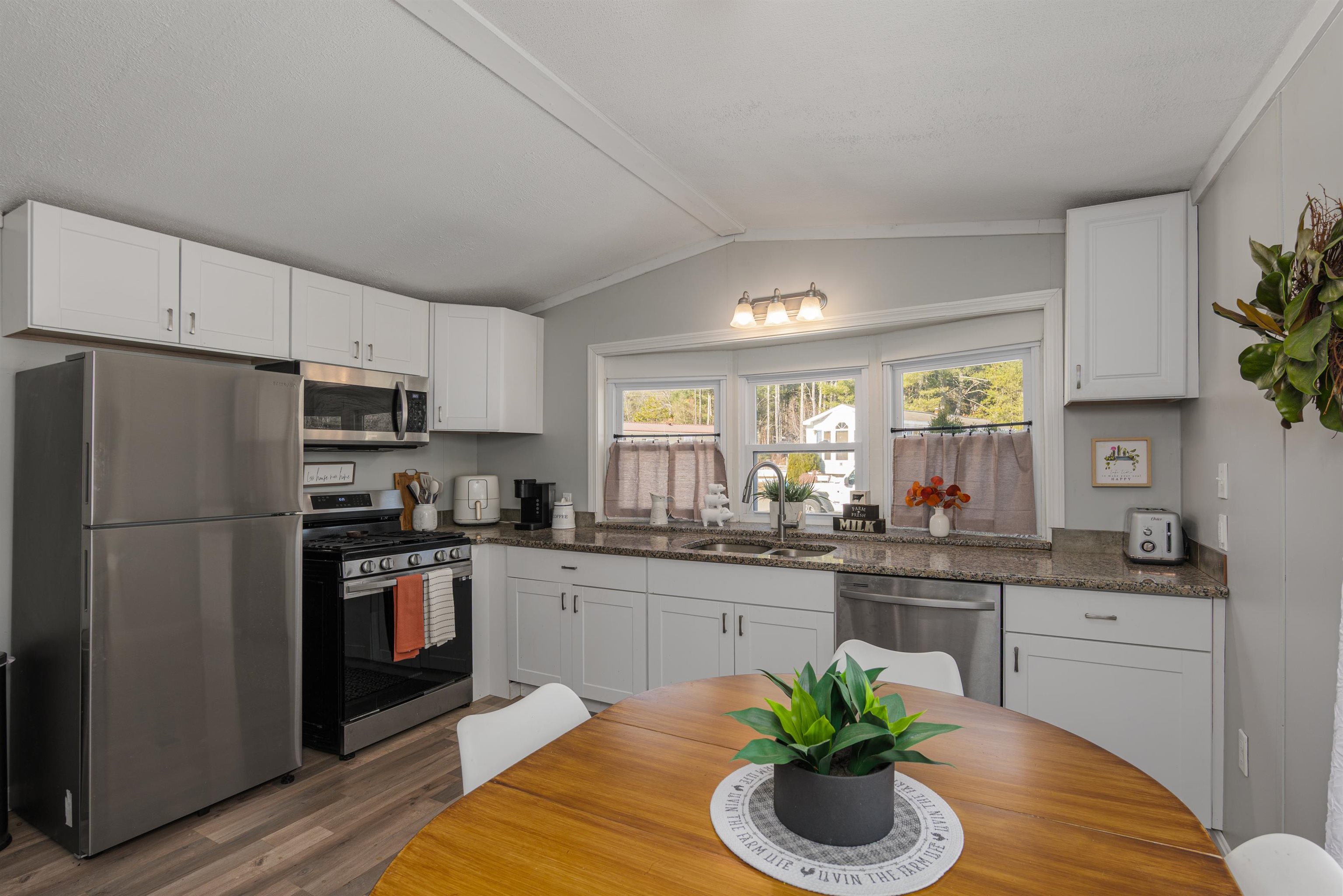 7 Lynn Lane Rochester, NH 03867 - Photo 2 of 22