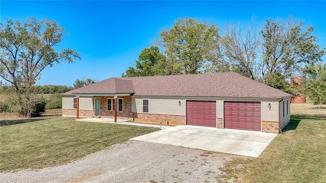 $450,000 | 363 Southeast State Hwy Pp, Leeton, MO 64761