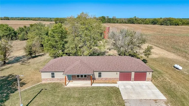 $450,000 | 363 Southeast State Hwy Pp, Leeton, MO 64761