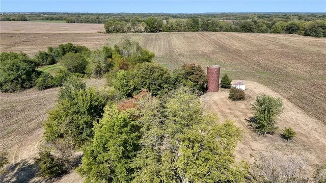 $450,000 | 363 Southeast State Hwy Pp, Leeton, MO 64761