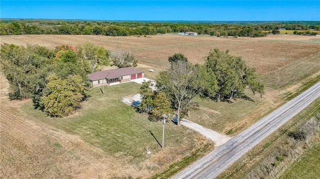 $450,000 | 363 Southeast State Hwy Pp, Leeton, MO 64761