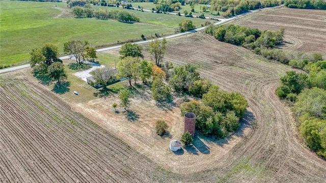 $450,000 | 363 Southeast State Hwy Pp, Leeton, MO 64761