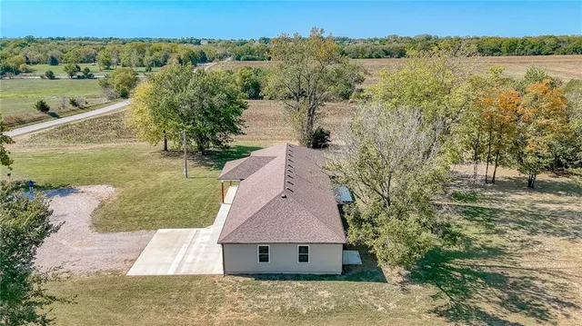 $450,000 | 363 Southeast State Hwy Pp, Leeton, MO 64761