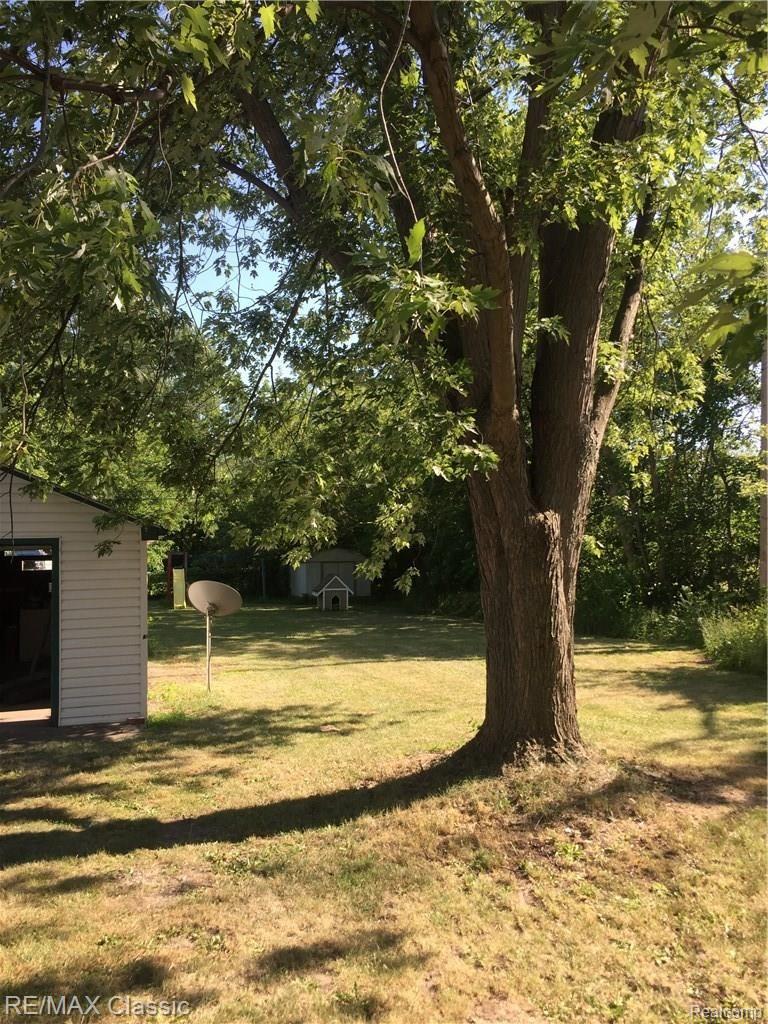 28795 Northline Road Romulus, MI 48174 - Photo 28 of 28 Nice yard