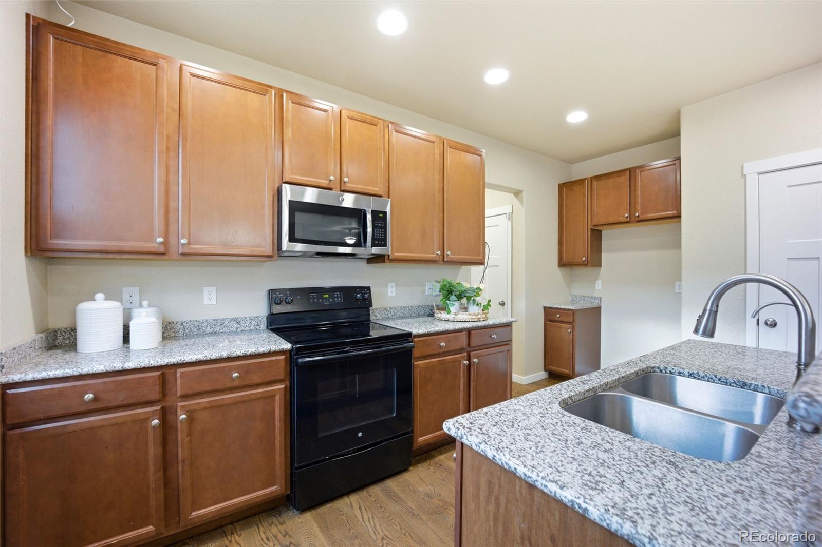 7078 Dutch Loop Colorado Springs, CO 80925 - Photo 7 of 34