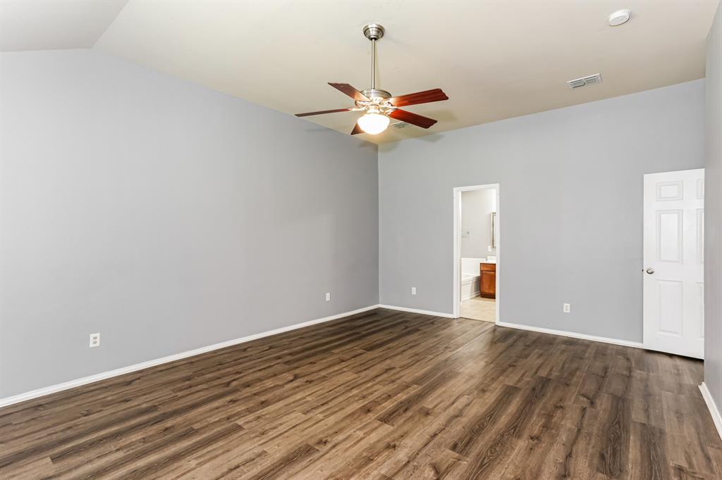 9233 Monument Court Fort Worth, TX 76244 - Photo 15 of 25