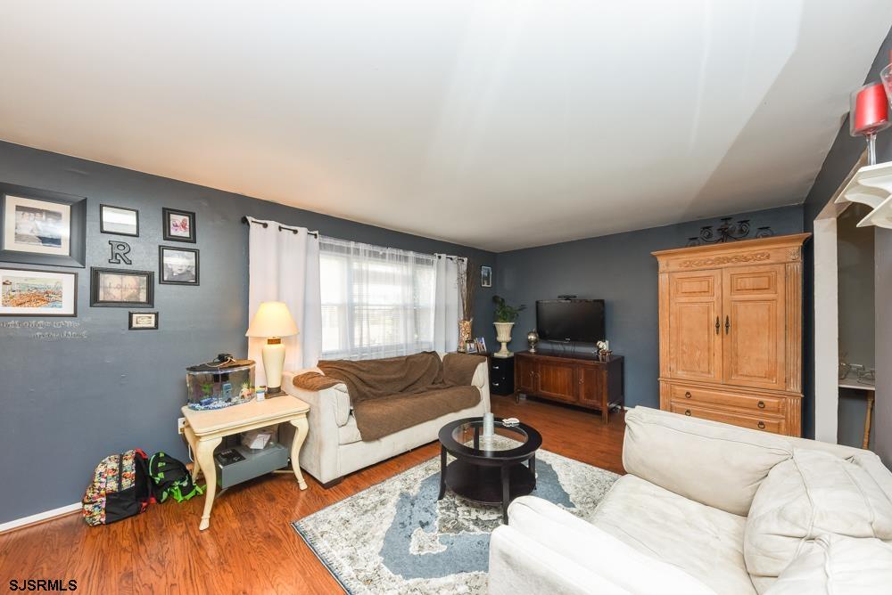 10 Williams Way Ocean View, NJ 08230 - Photo 11 of 28 a living room with furniture and a window